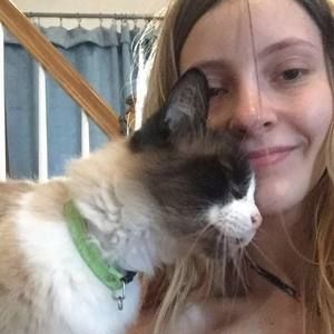 Meet your Posher, Alyssa